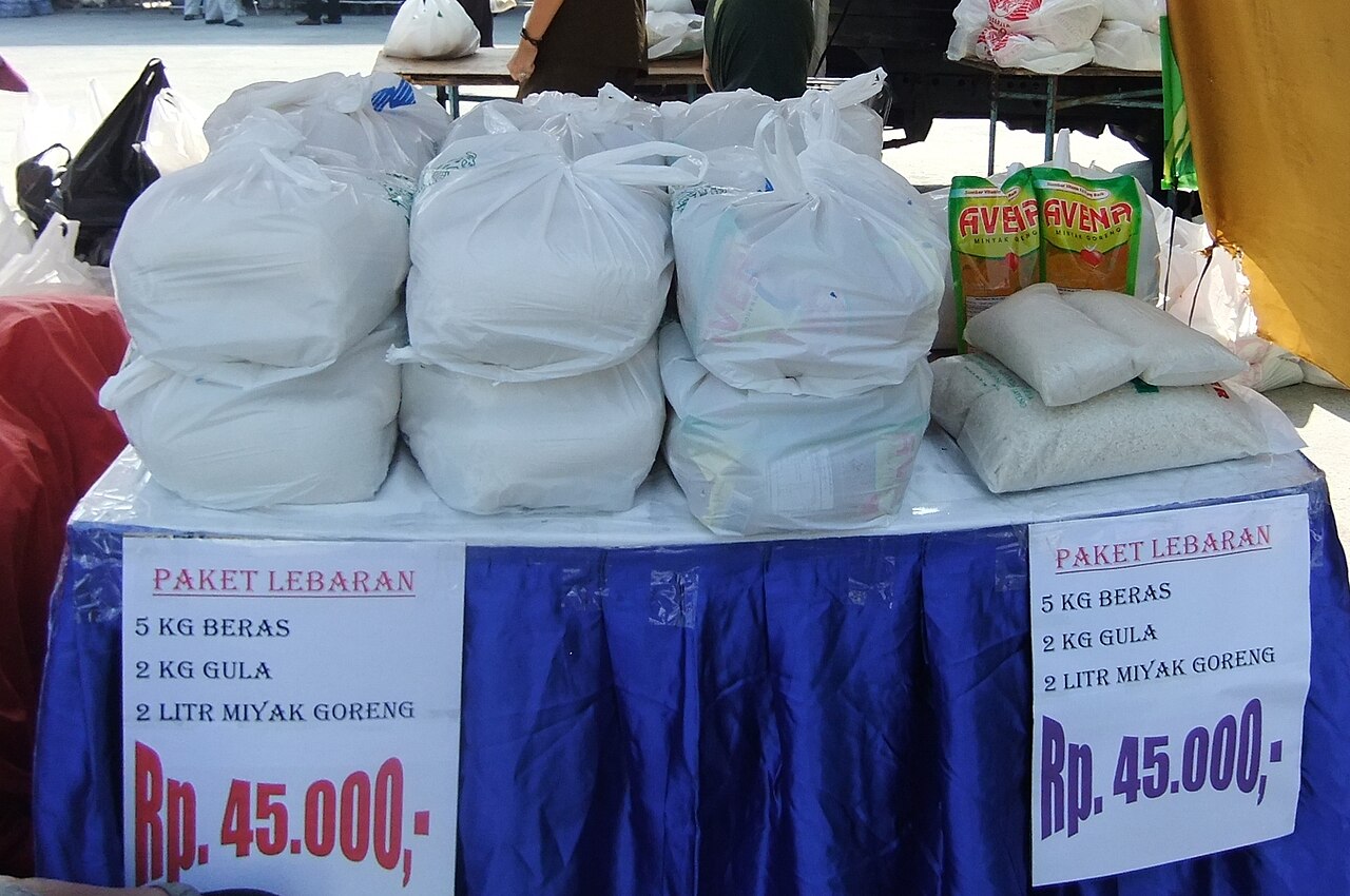 Penyaluran bansos rinhat